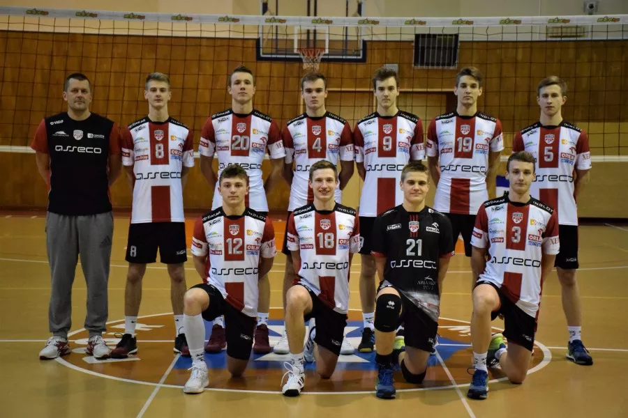 AKS RESOVIA RZESZÓW 2016/2017 - JUNIORZY MŁODSI '99. SMS V LO RZESZÓW - KLASA II MS