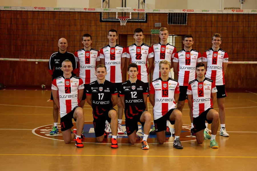 AKS RESOVIA RZESZÓW 2015/2016 - JUNIORZY MŁODSI '98. SMS V LO RZESZÓW - KLASA II MS