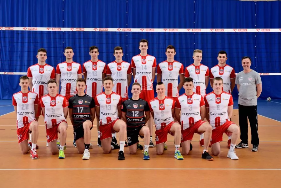 AKS RESOVIA RZESZÓW 2018/19 - JUNIORZY '00 SMS V LO RZESZÓW KLASA III MS