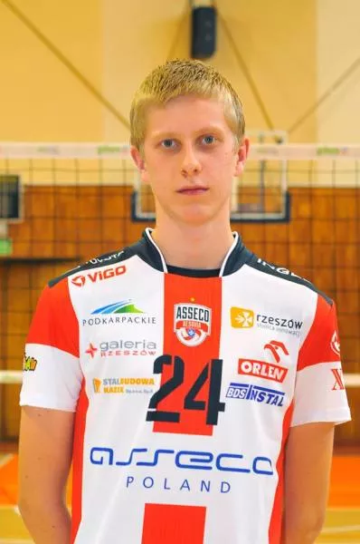 Rzeszowscy juniorzy wyszarpali zwycięstwo nad drużyną z Jasła. Po spotkaniu na kilka pytań odpowiedział dla nas nasz zawodnik - Wiktor Kłęk