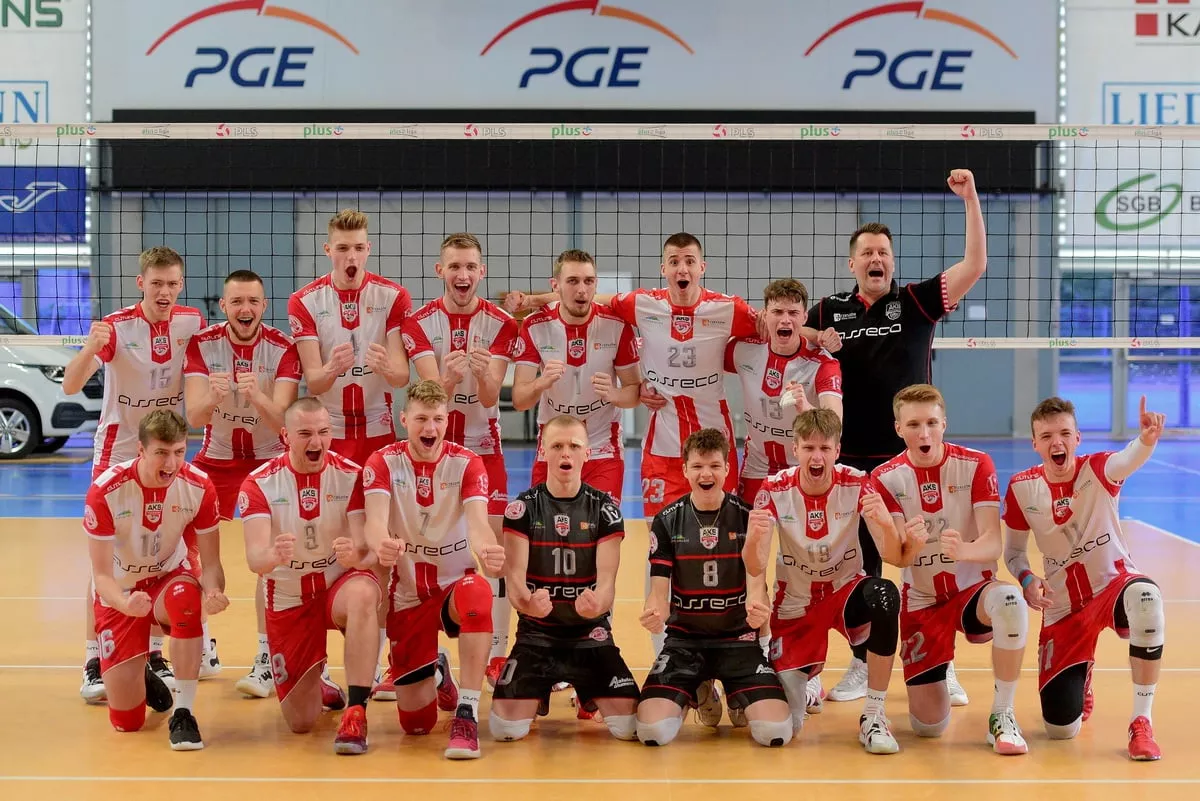 Komplet zwycięstw w świetnym stylu i awans do TOP8 w Polsce naszych Juniorów.