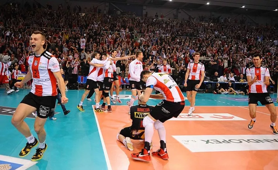 Najwspanialsi kibice na świecie ponieśli nasz zespół do zwycięstwa w tie-breaku. Asseco Resovia - PGE Skra 3:2!!