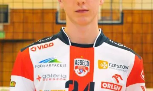 Rzeszowscy juniorzy wyszarpali zwycięstwo nad drużyną z Jasła. Po spotkaniu na kilka pytań odpowiedział dla nas nasz zawodnik - Wiktor Kłęk