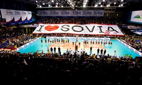 Przed naszą drużyną seniorską ćwierćfinałowy hit. Asseco Resovia - PGE Skra