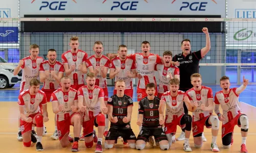 Komplet zwycięstw w świetnym stylu i awans do TOP8 w Polsce naszych Juniorów.