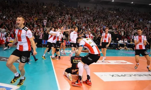 Najwspanialsi kibice na świecie ponieśli nasz zespół do zwycięstwa w tie-breaku. Asseco Resovia - PGE Skra 3:2!!